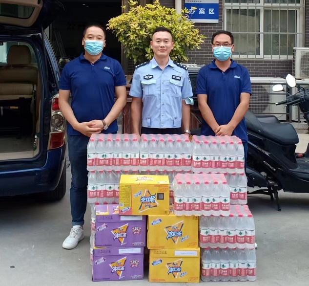 陜西福迪汽車貿(mào)易有限公司開展了“夏日送清涼”慰問活動